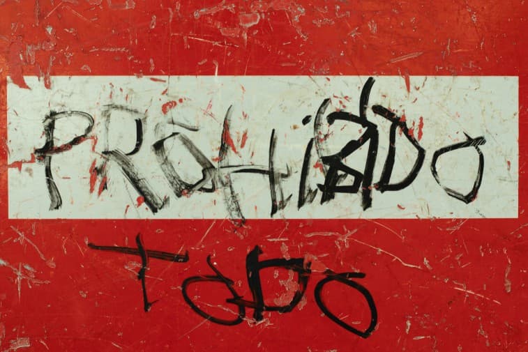 Graffiti rojo: prohibido todo