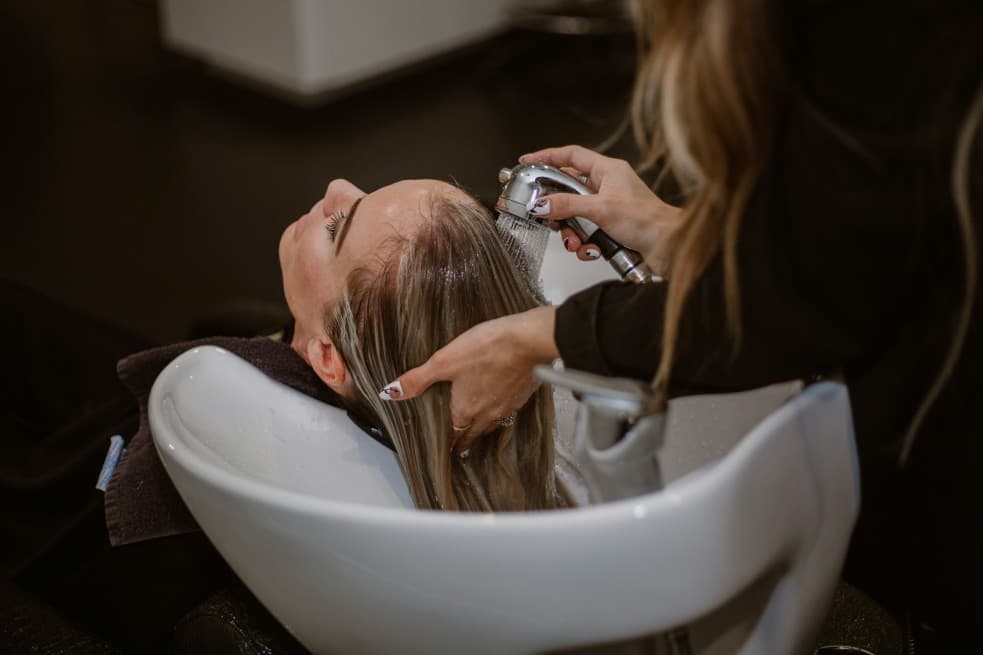 Lavado de cabello en el salón